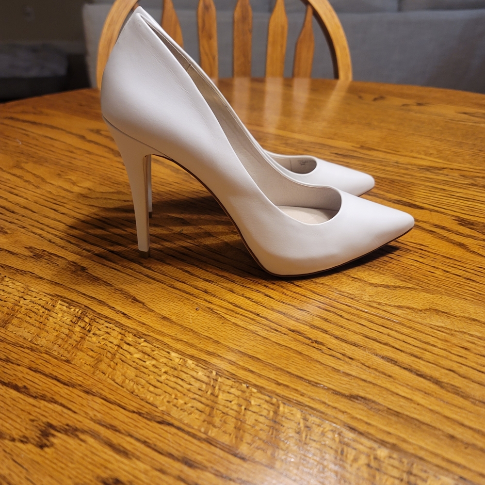 NWOT Michael Michael Kors White Genuine Leather Pointed Toe Shoes Pumps Heels - Picture 2 of 11